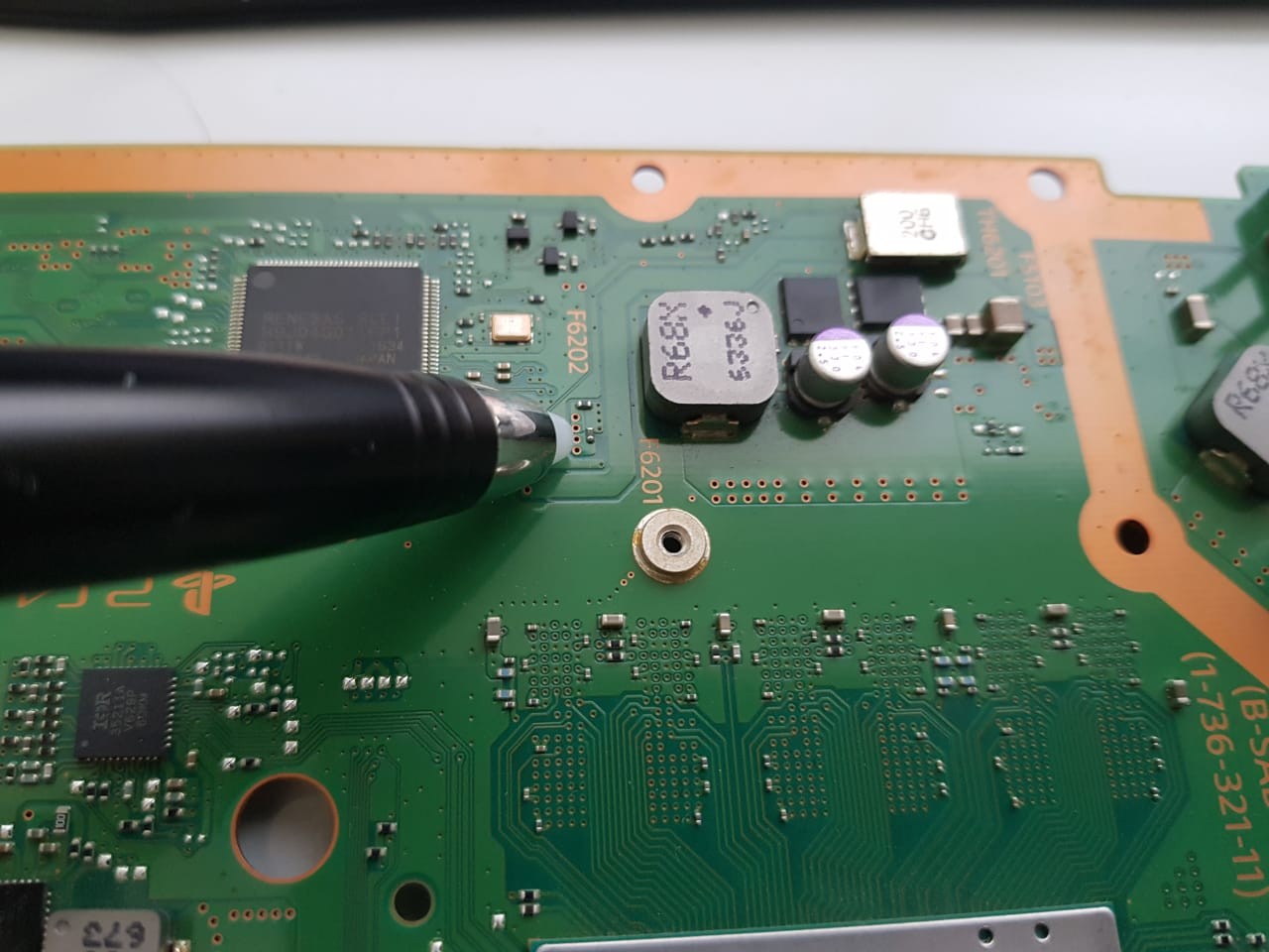 Réparation du Lecteur PS4 qui ne prend plus les jeux - Fusible F6202